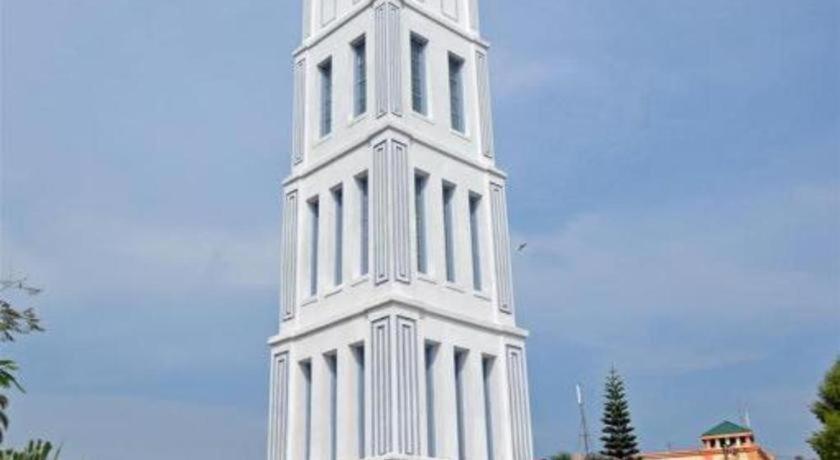 Ambun Suri Hotel Bukittinggi Exterior photo
