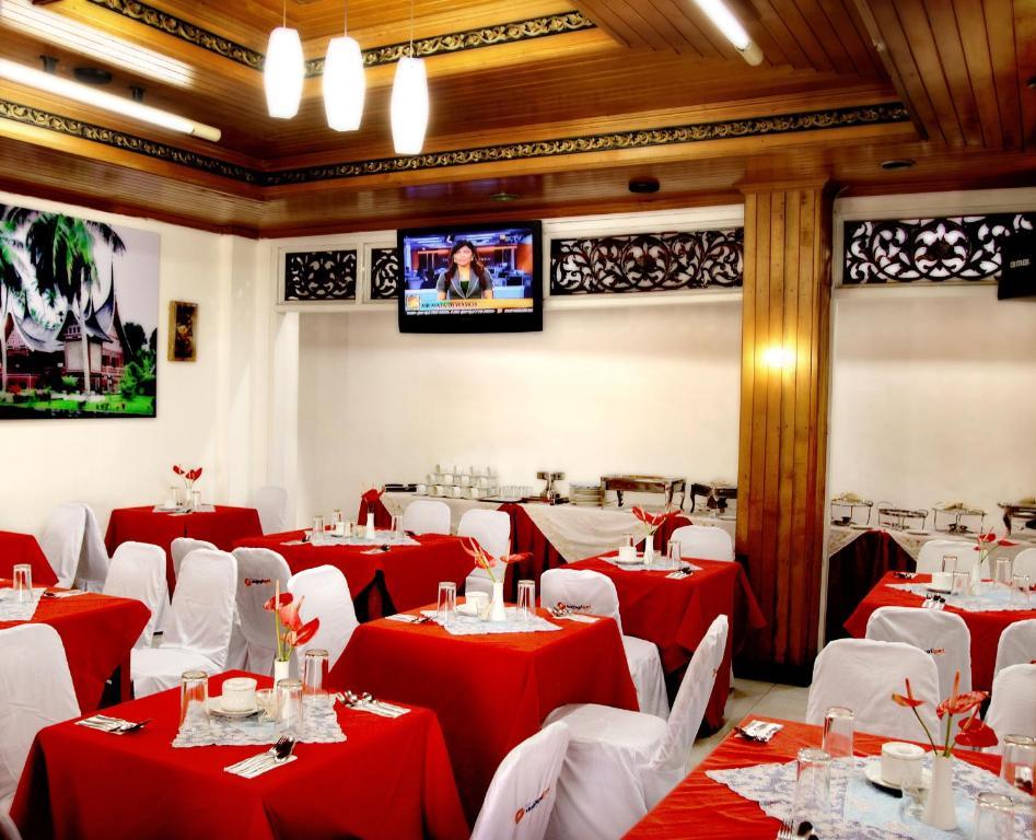 Ambun Suri Hotel Bukittinggi Exterior photo